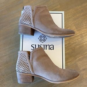 Susina Blakely Suede Leather bootie, Size 9